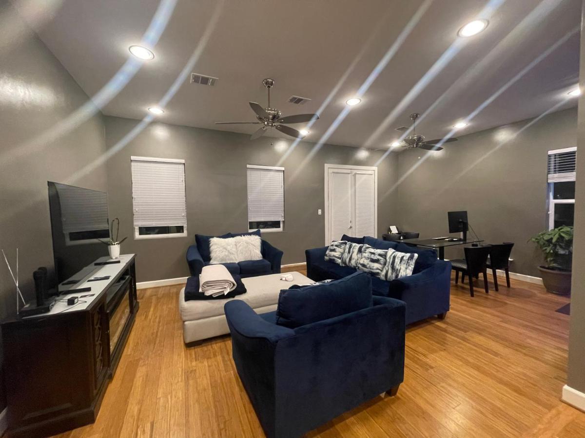 Villa N-E-G Skai Midtown Of Houston Esterno foto