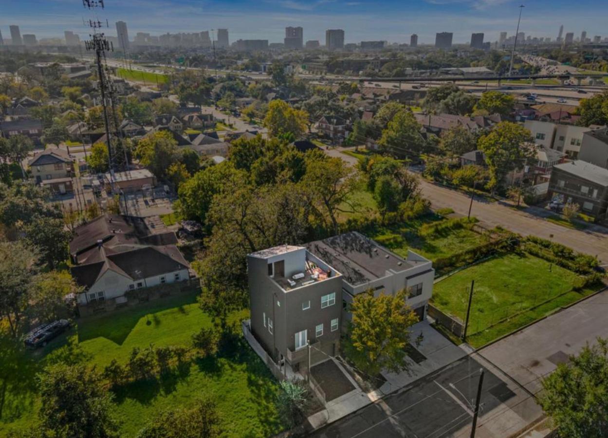 Villa N-E-G Skai Midtown Of Houston Esterno foto