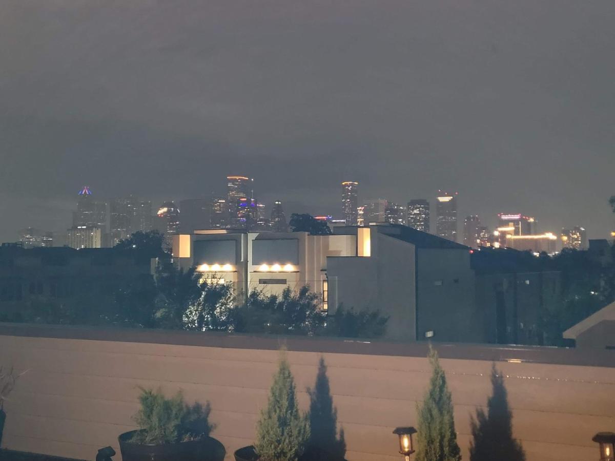 Villa N-E-G Skai Midtown Of Houston Esterno foto