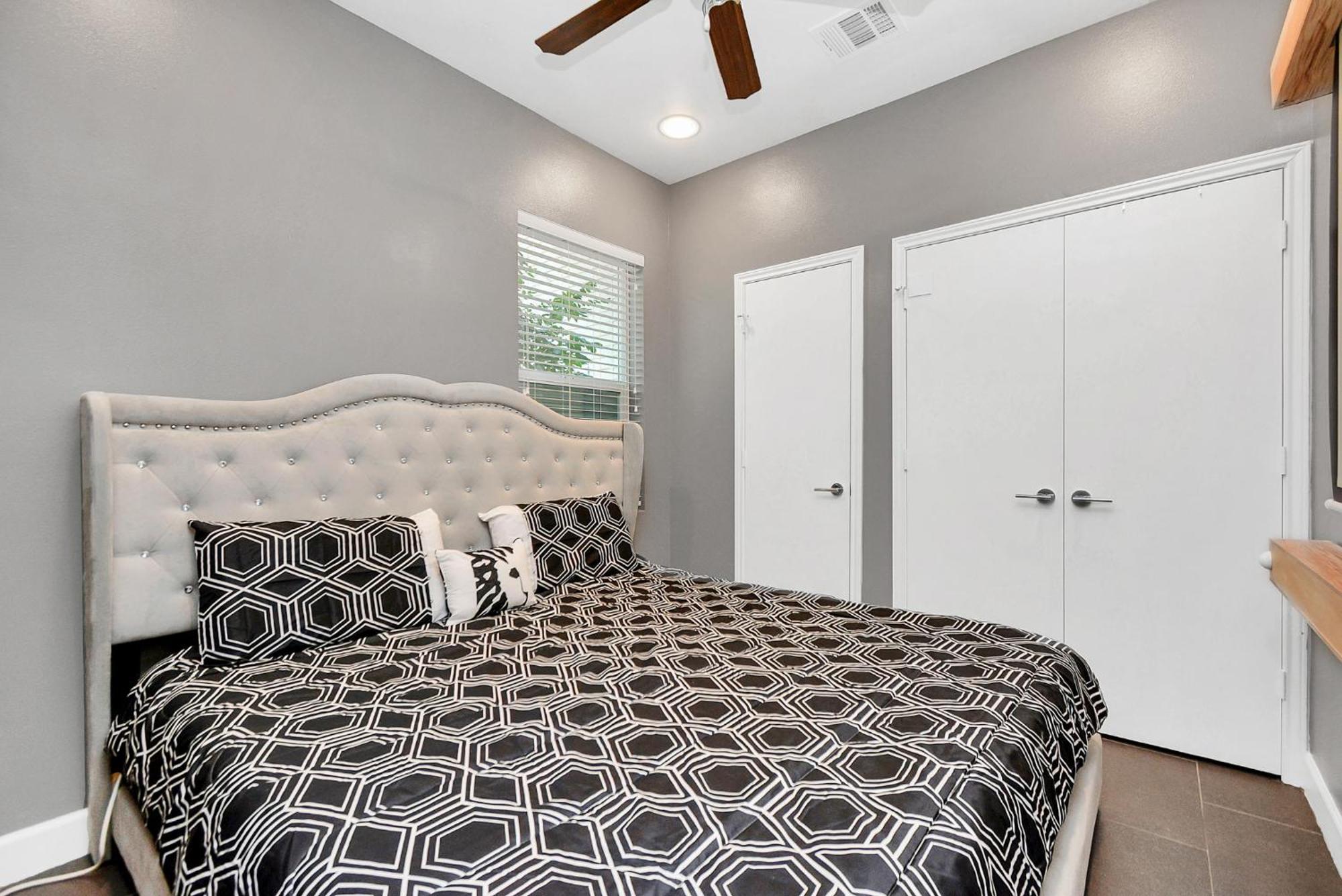 Villa N-E-G Skai Midtown Of Houston Esterno foto